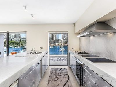 11 / 33 East Crescent Street, Mcmahons Point
