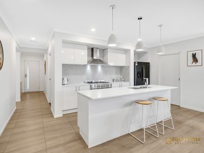 51 Surround Drive, Mambourin