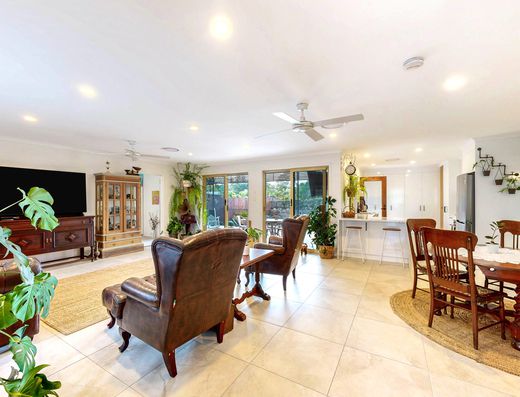 The Complete Package - Renovated, Pool & Caravan Parking image 5