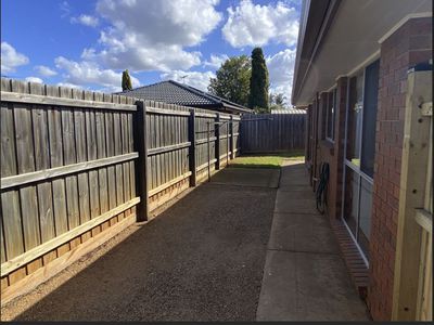 2 / 69 Duncans Road, Werribee