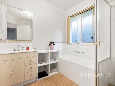 4 Munduran Close, Albion Park