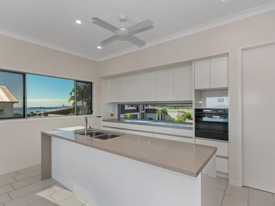 6 Panorama Court, North Ward