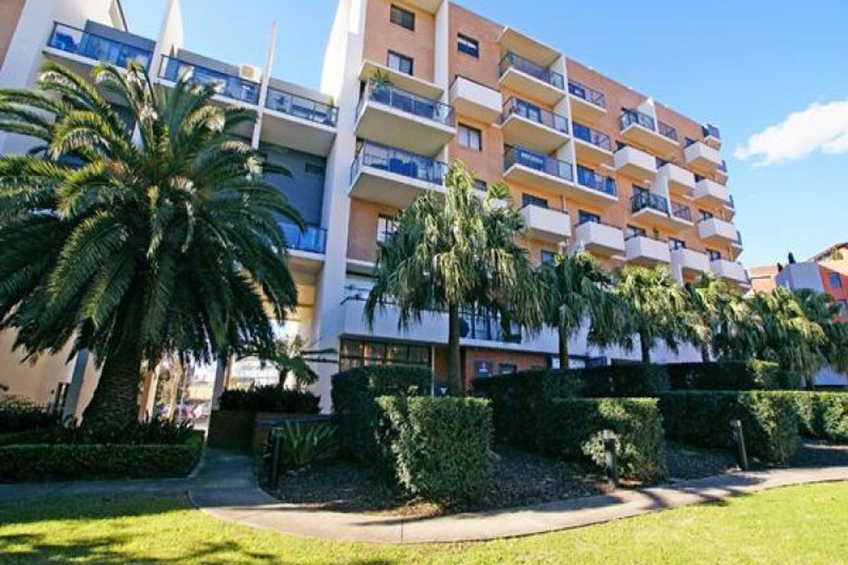 315E / 138 Carillon Avenue, Newtown