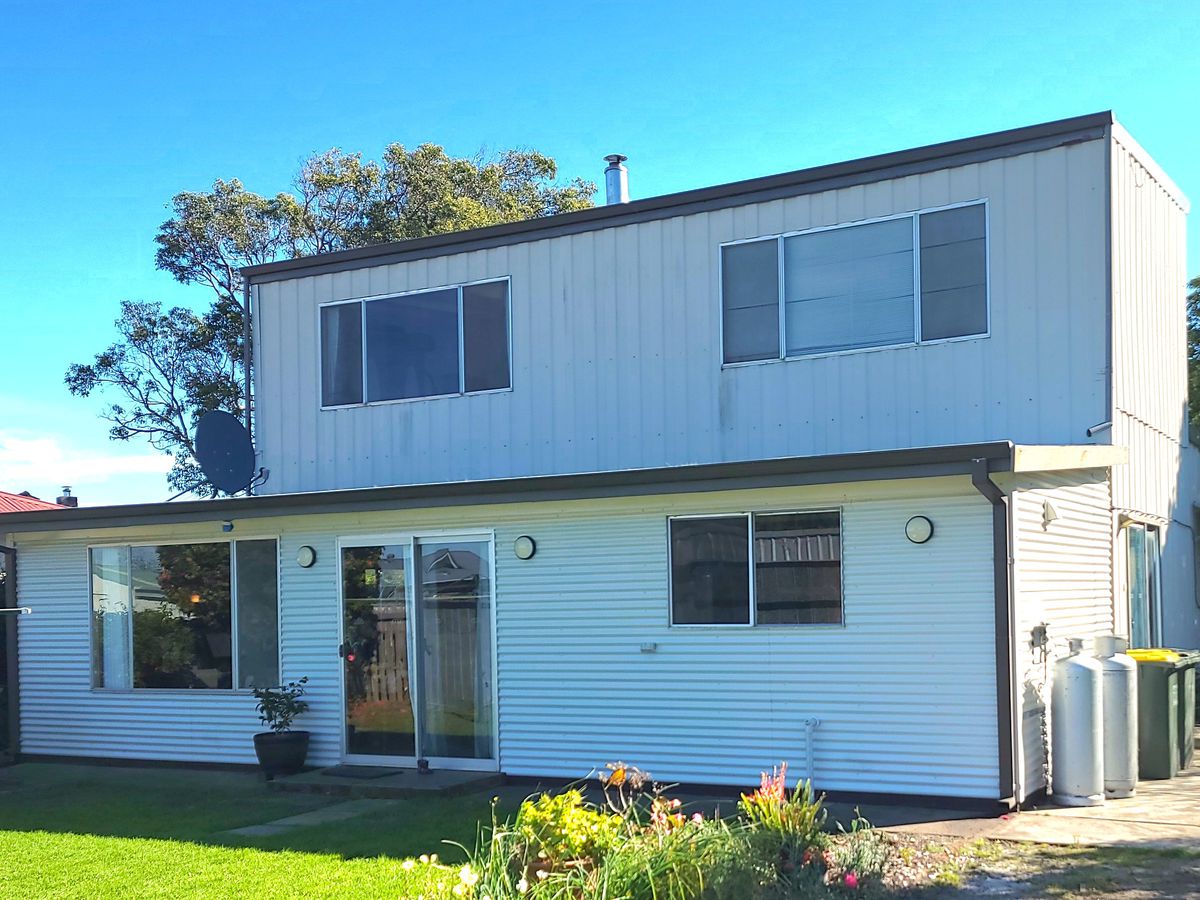 34 Latham Avenue, Walpole - Image 1