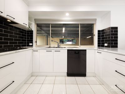 49 KINGFISHER DRIVE, Wodonga