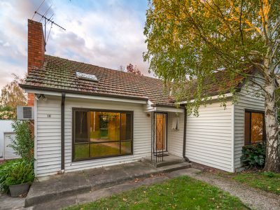16 Joyhill Avenue, Box Hill South
