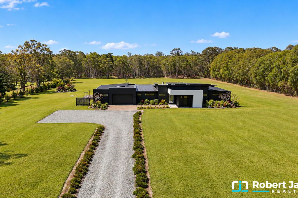 24 Amaroo Place, Cooroibah