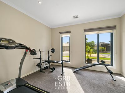 65 Aquatic Drive, Cranbourne West