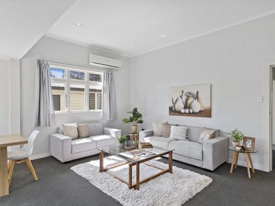 1 / 17 Defoe Place, Waltham