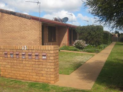 2 / 13 Bedford Avenue, Dubbo