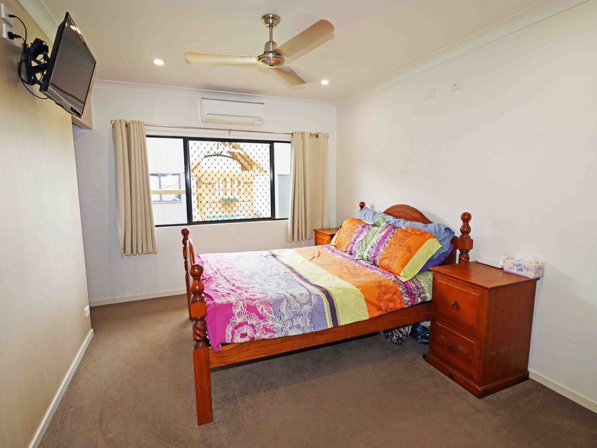 30 Gargan Lane, Atherton