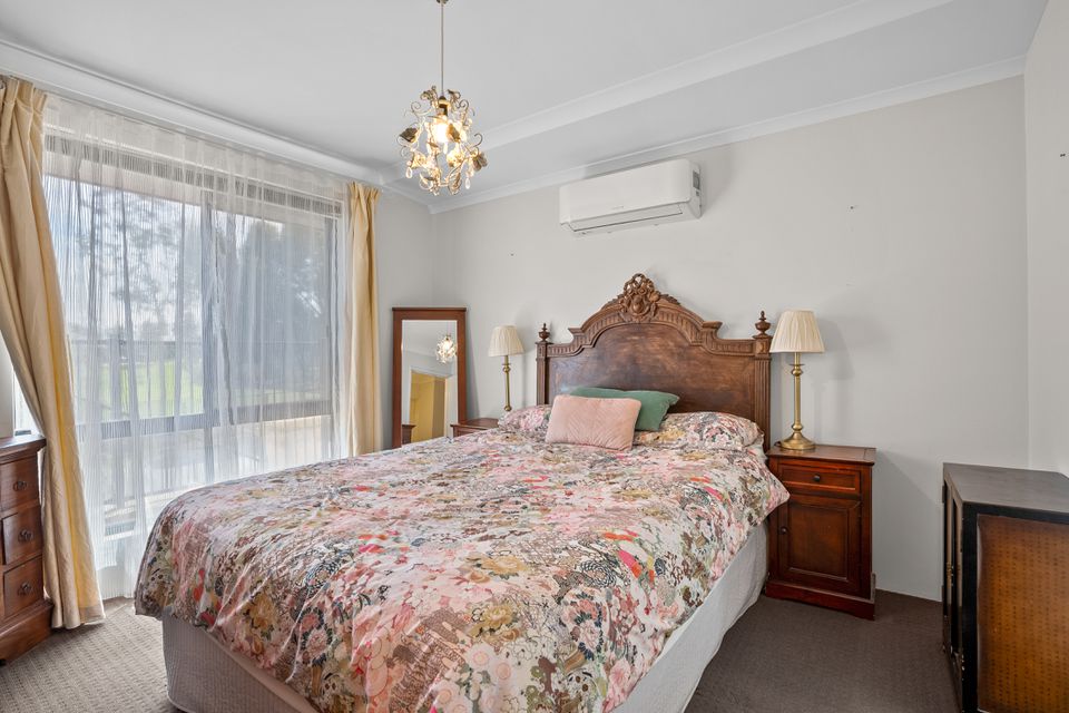 2 PENDRAGON LANE, Baldivis