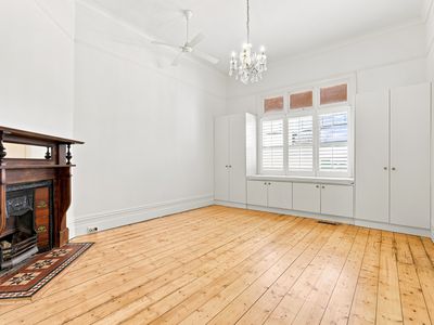 211 Douglas Parade, Newport