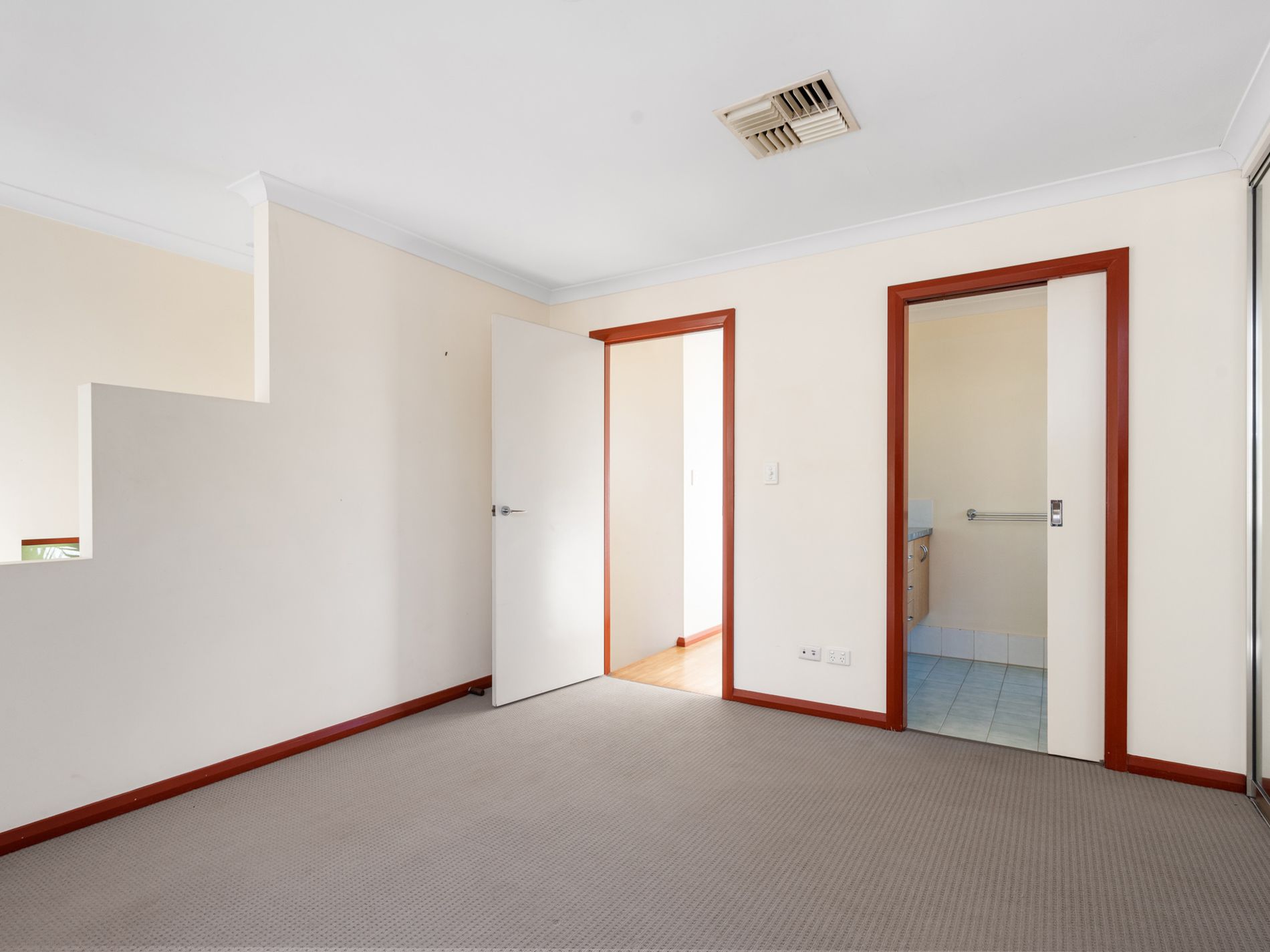 2 / 29 Collins Street, Piccadilly