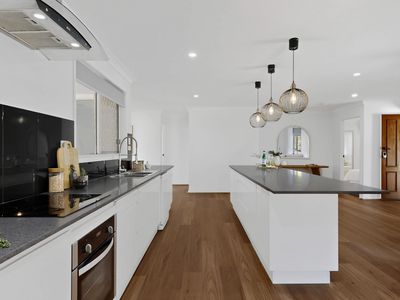 14 Lambourne Court, Lawnton