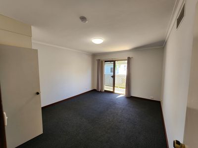 4 / 9 Lockhart Street, Como