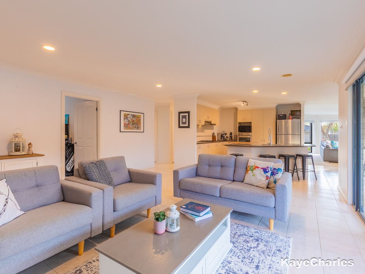 7 Castle Court, Beaconsfield