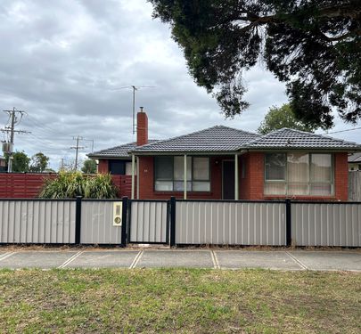 55 Cranbourne Drive, Cranbourne