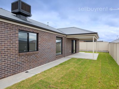 35 DARTNELL CRESCENT, Wodonga