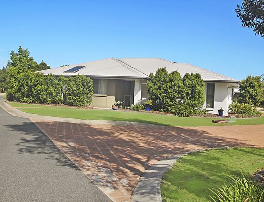 Tidy Villa in Gated Community