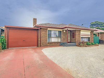 4 Charinga Drive, Werribee