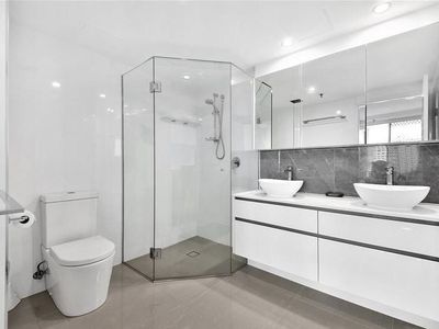 33 / 3 TEDDER AVENUE, Main Beach