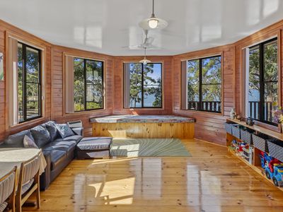 36 Cray Point Parade, Eggs And Bacon Bay