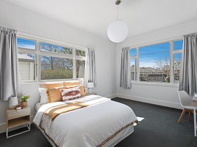 1 / 17 Defoe Place, Waltham