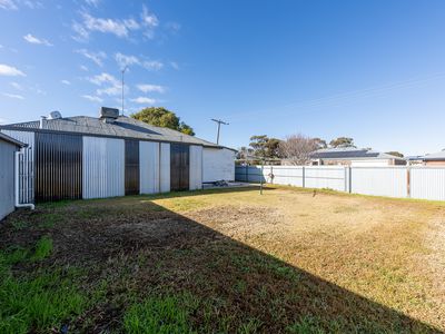 33 Kalkee Rd, Horsham