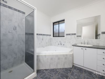 1 TURNBERRY CIRCUIT, Wodonga