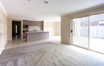 4 Gareth (Patrick) St, Cranbourne East