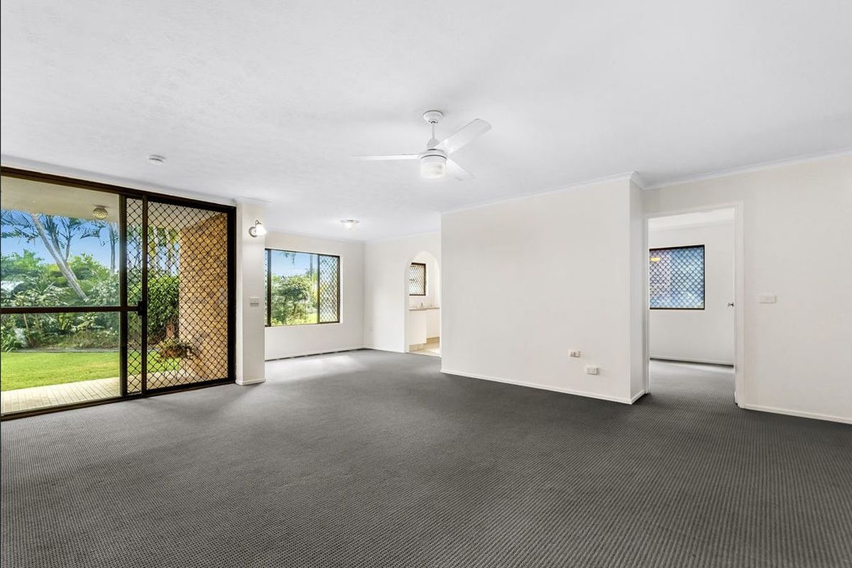 2 / 22 Dunlop Court, Mermaid Waters