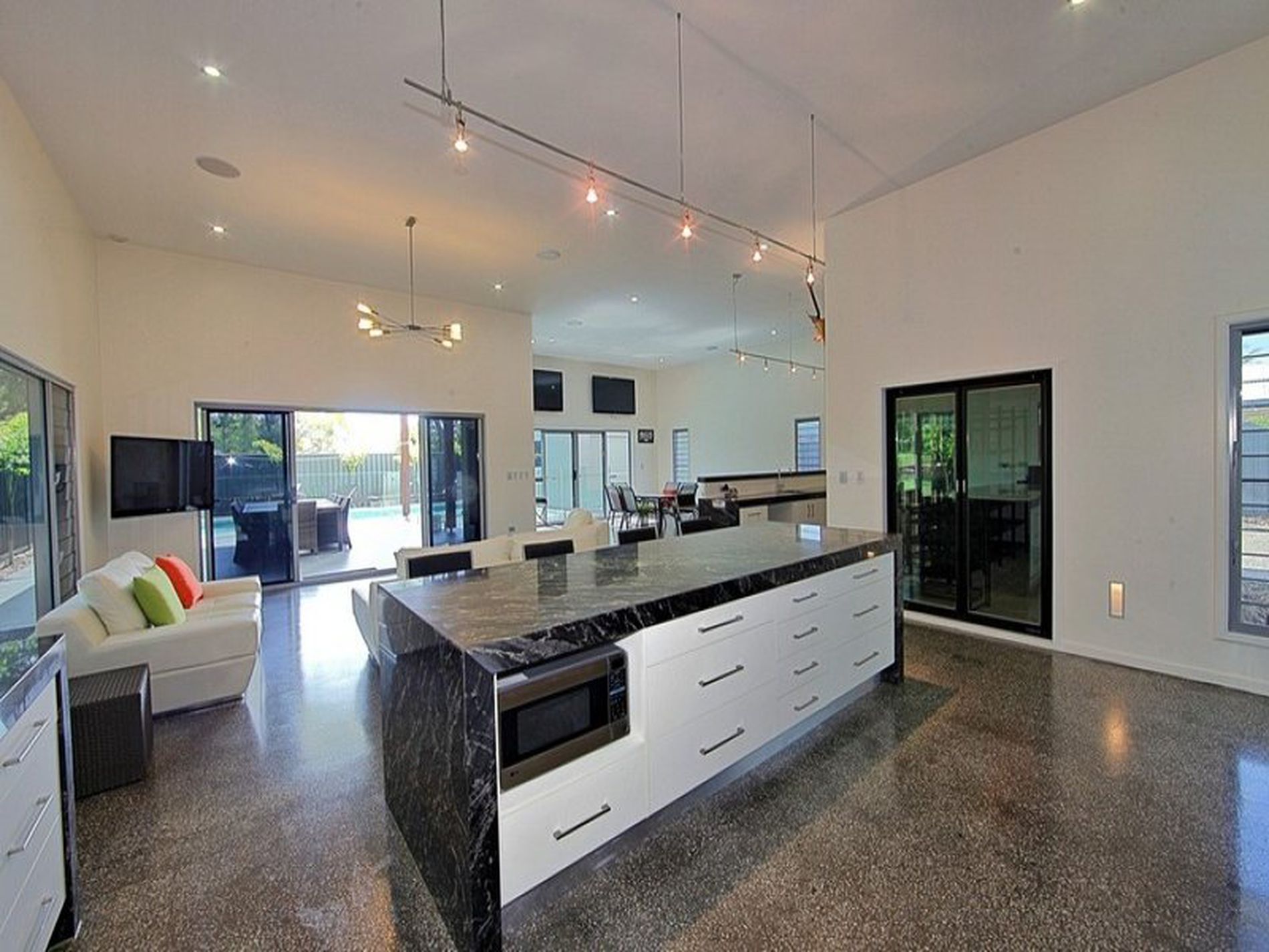 84 Acacia Street, Woodgate