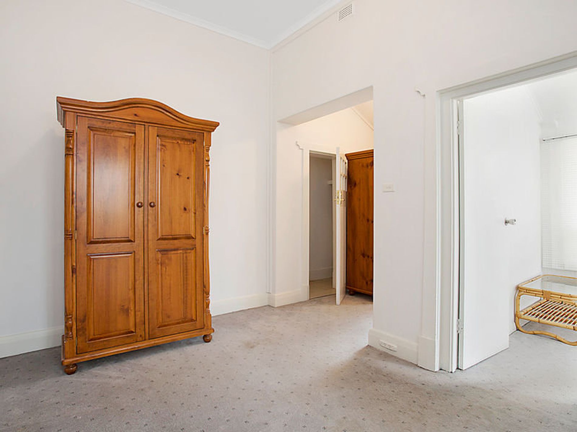 9 Cross  Road, Kingswood