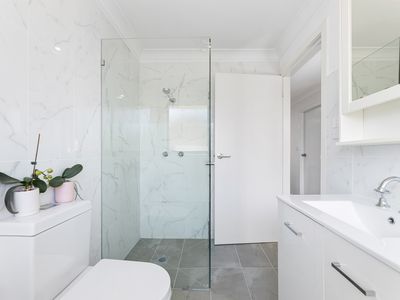 4 / 11 Eric Fenning Drive, Surf Beach
