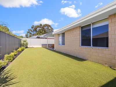 11 Barnard Grove, Byford