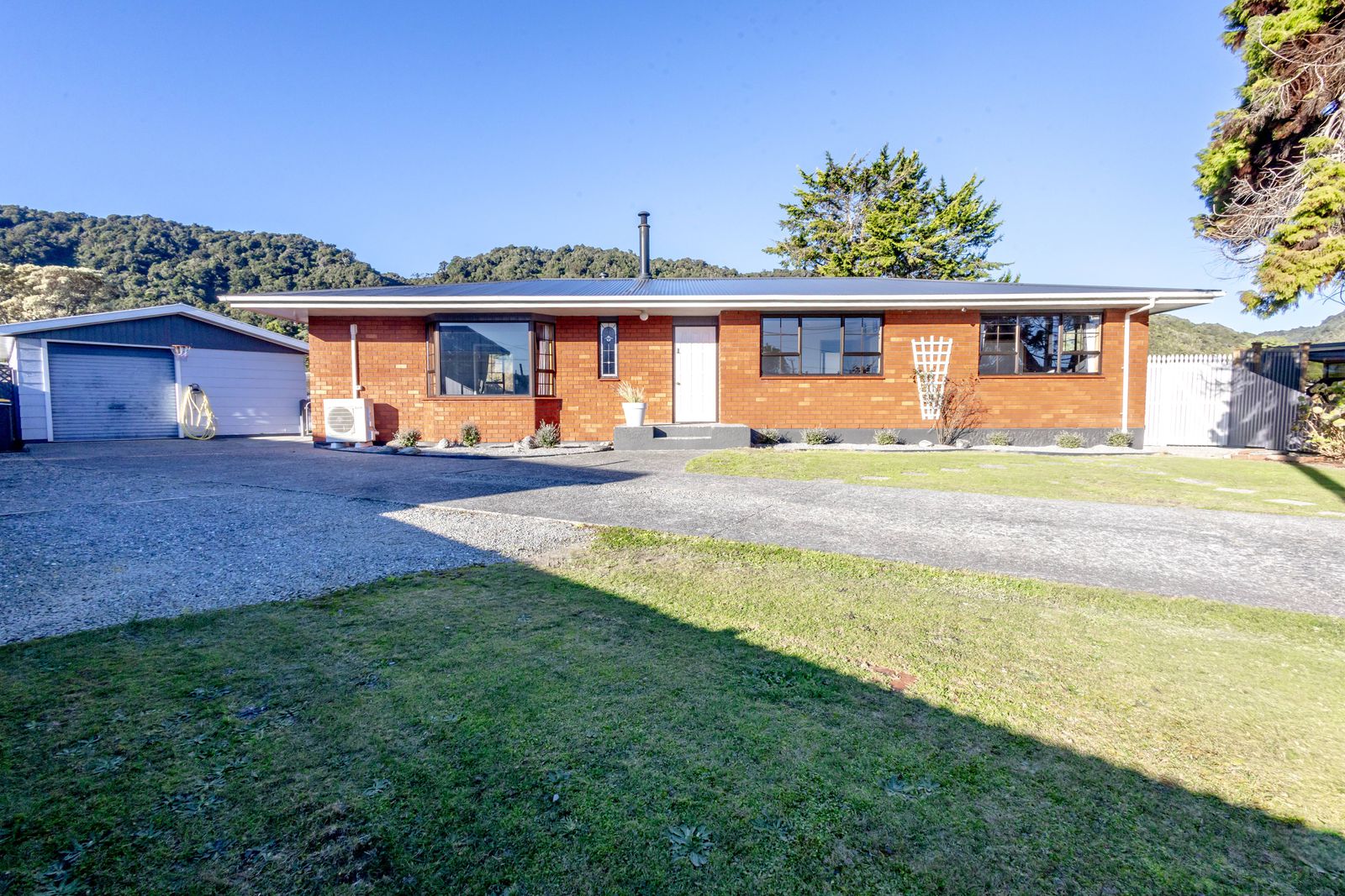 5 Mitchell Place