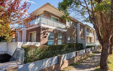 1 / 6 North Parade, Campsie