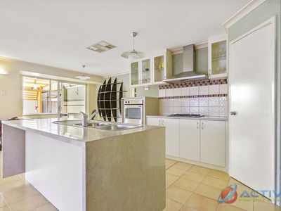 174 Peelwood Parade, Halls Head