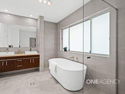 1 Honeybee Crescent, Calderwood