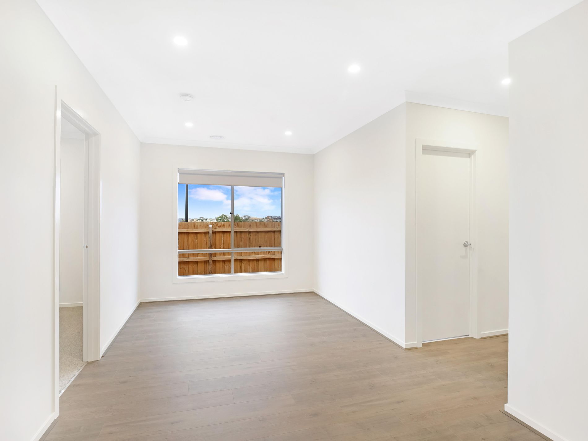 18 Marriott Blvd, Weir Views