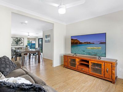 10 Longstaff Crescent, Pimpama