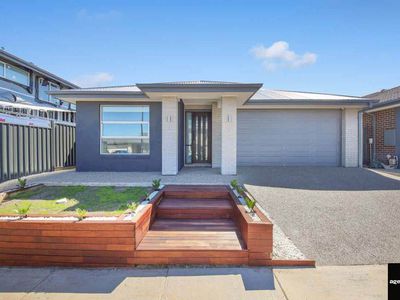 77 Lena Crescent, Truganina