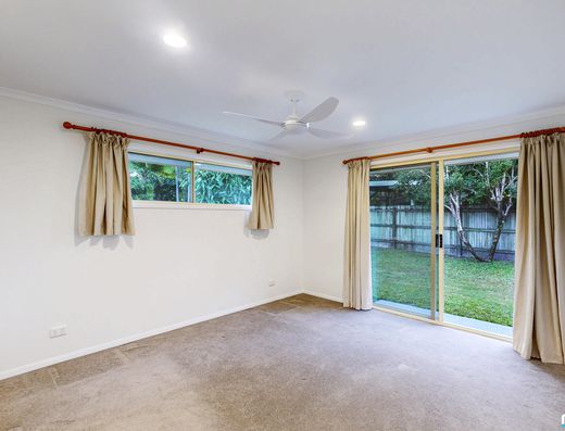 Spacious Family Living Opposite Tewantin Golf Course image 10