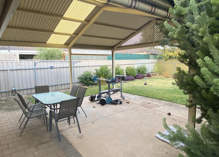 10 Sandison Avenue, Park Holme