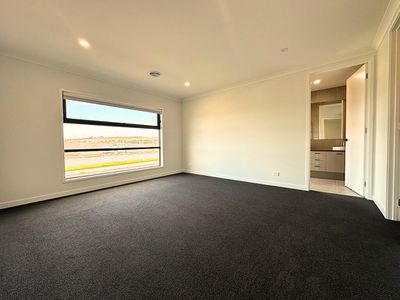 22 Wetherby Circuit, Lara