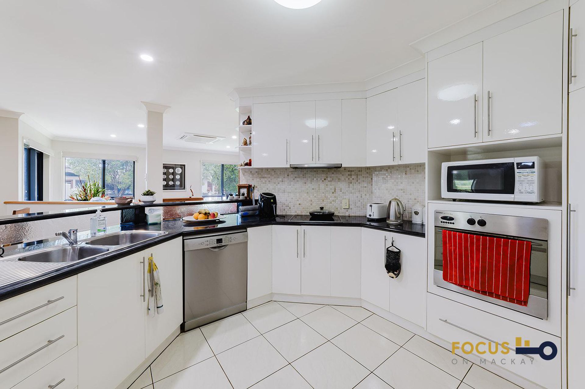 2 Madison Avenue, Glenella