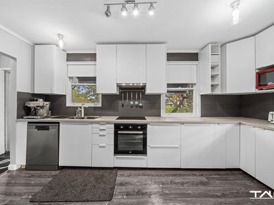 11 Crestbrook Street, Seven Hills