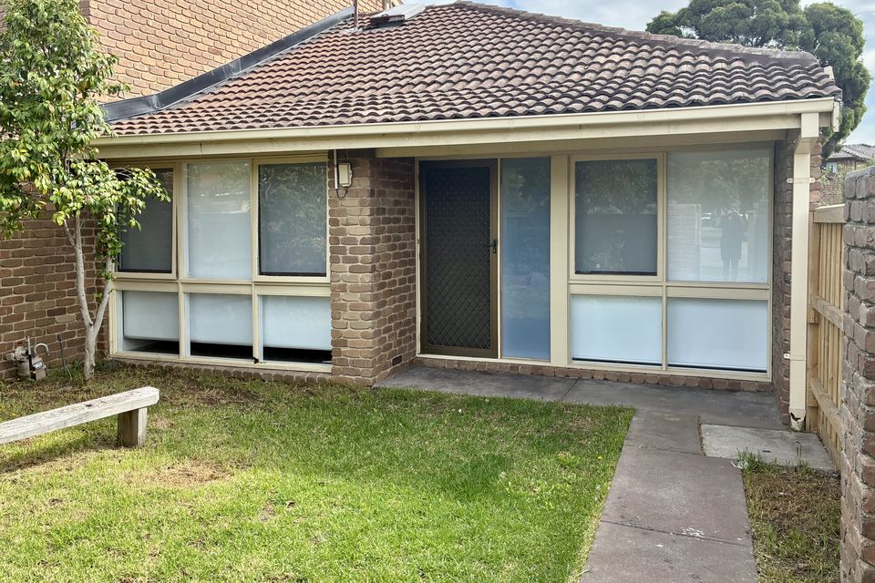 1 / 10 Templewood Crescent, Avondale Heights