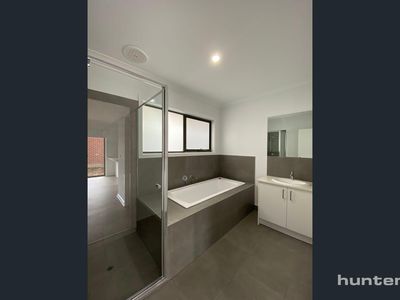 49 Colonial Circuit, Tarneit